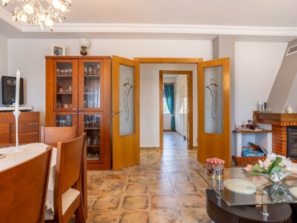 5 Bedroom 3 Bathroom Villa in Elche - Caza De Casa