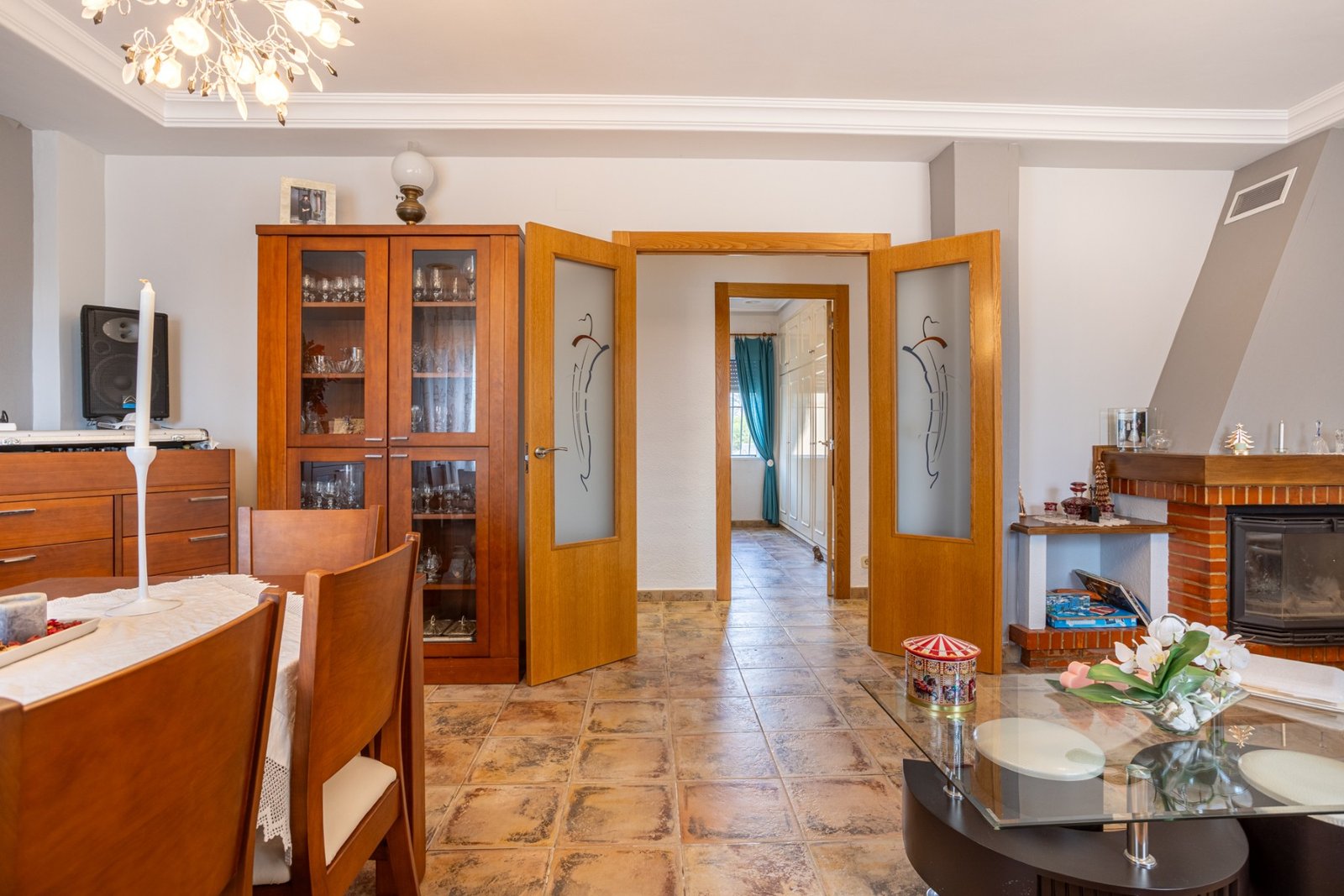 o_1jodp1q3stgmln0pi0pe31oro3a 5 Bedroom 3 Bathroom Villa in Elche - Caza De Casa