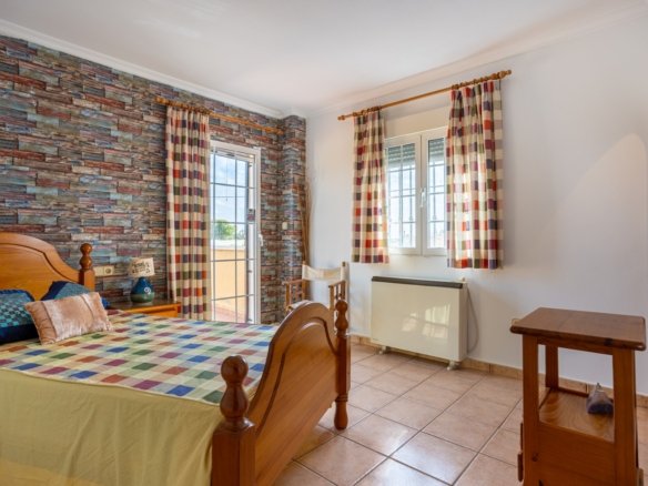 5 Bedroom 3 Bathroom Villa in Elche - Caza De Casa