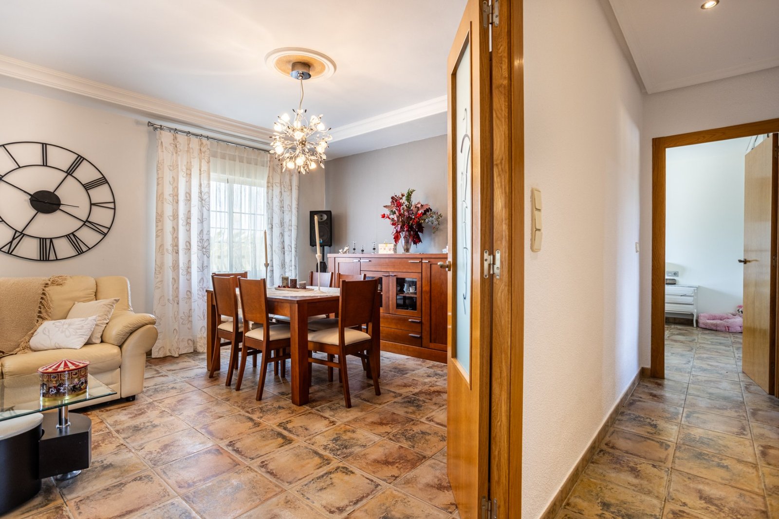 o_1jodp1q3svd85ppgkc1ave1qq336 5 Bedroom 3 Bathroom Villa in Elche - Caza De Casa