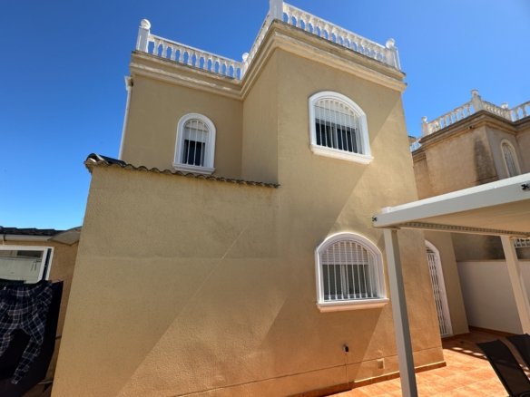 3 Bedroom 2 Bathroom Villa in Torrevieja - Caza De Casa