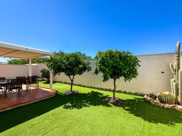 3 Bedroom 2 Bathroom Villa in Torrevieja - Caza De Casa