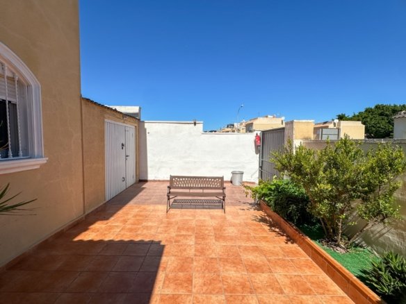 3 Bedroom 2 Bathroom Villa in Torrevieja - Caza De Casa