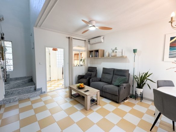 3 Bedroom 2 Bathroom Villa in Torrevieja - Caza De Casa