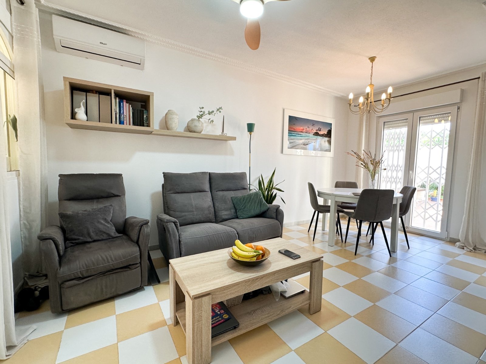 o_1joioqnig1u0hdu2ud03901tjb2h 3 Bedroom 2 Bathroom Villa in Torrevieja - Caza De Casa
