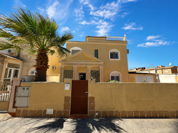 3 Bedroom 2 Bathroom Villa in Torrevieja - Caza De Casa