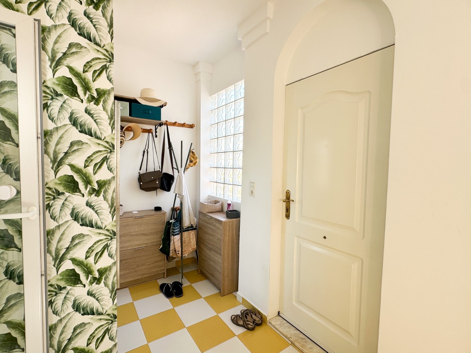 o_1joioqnigkam2bqorj1g3l198c2f 3 Bedroom 2 Bathroom Villa in Torrevieja - Caza De Casa