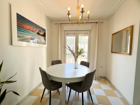 3 Bedroom 2 Bathroom Villa in Torrevieja - Caza De Casa