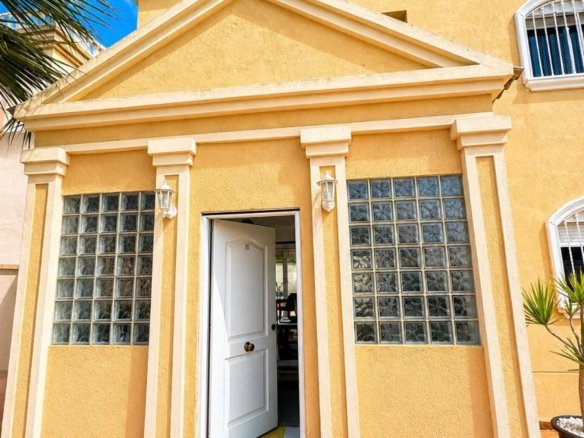 3 Bedroom 2 Bathroom Villa in Torrevieja - Caza De Casa