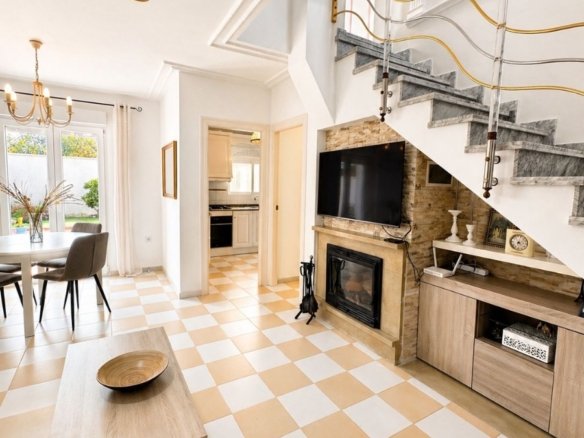 3 Bedroom 2 Bathroom Villa in Torrevieja - Caza De Casa