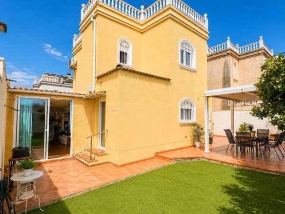 3 Bedroom 2 Bathroom Villa in Torrevieja - Caza De Casa