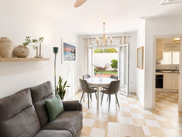 3 Bedroom 2 Bathroom Villa in Torrevieja - Caza De Casa