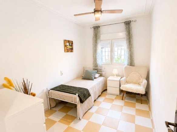3 Bedroom 2 Bathroom Villa in Torrevieja - Caza De Casa