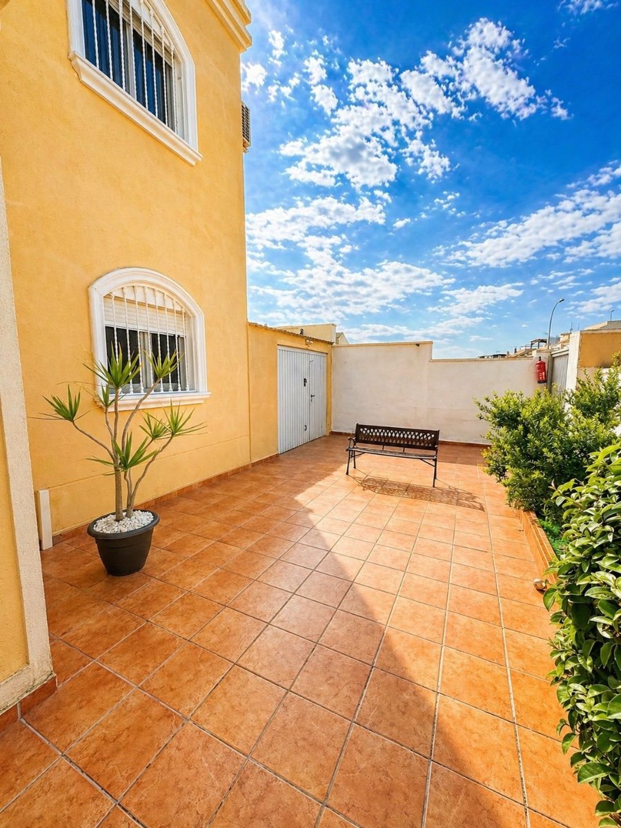o_1joiosfpnn7l6hi15so10o21sha2t 3 Bedroom 2 Bathroom Villa in Torrevieja - Caza De Casa