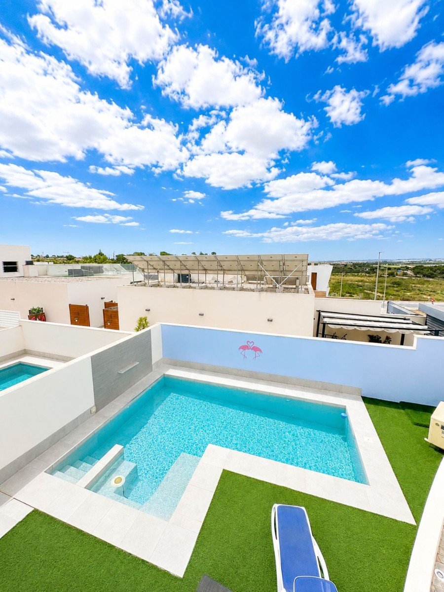o_1jotal80o12ka1unhs8213rl13f03s 4 Bedroom 4 Bathroom Villa in Benijofar - Caza De Casa