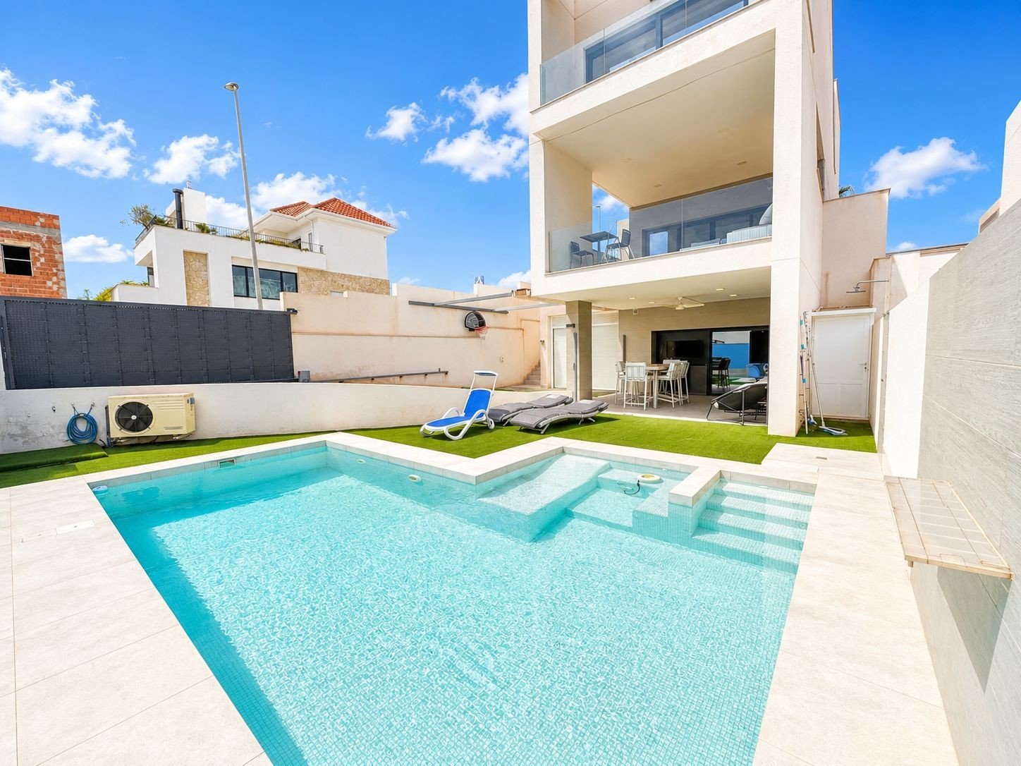 o_1jotal80o1bh731714241td0onc2t 4 Bedroom 4 Bathroom Villa in Benijofar - Caza De Casa