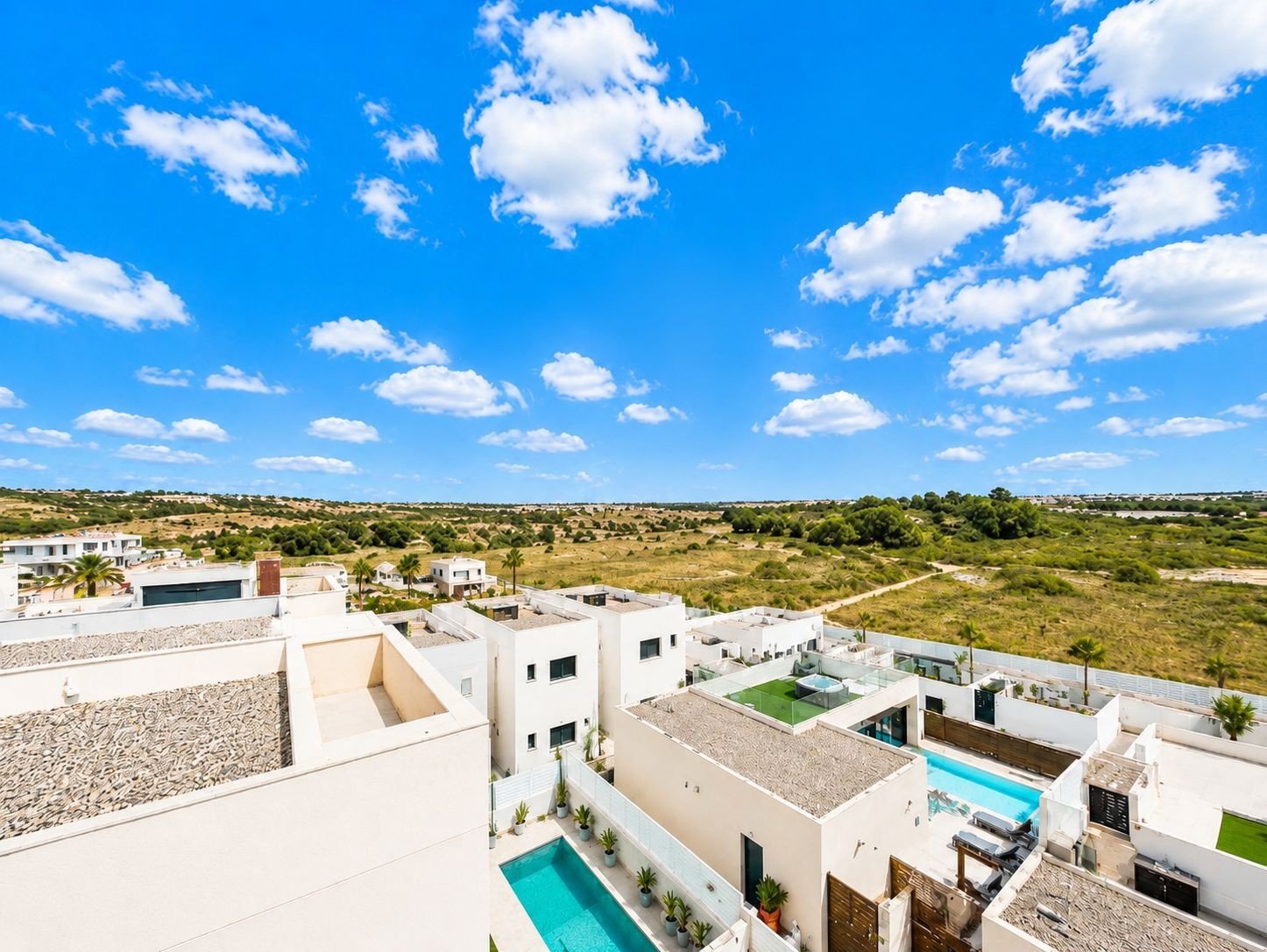o_1jotal80o1dp31aa51loi13d5nkk4a 4 Bedroom 4 Bathroom Villa in Benijofar - Caza De Casa