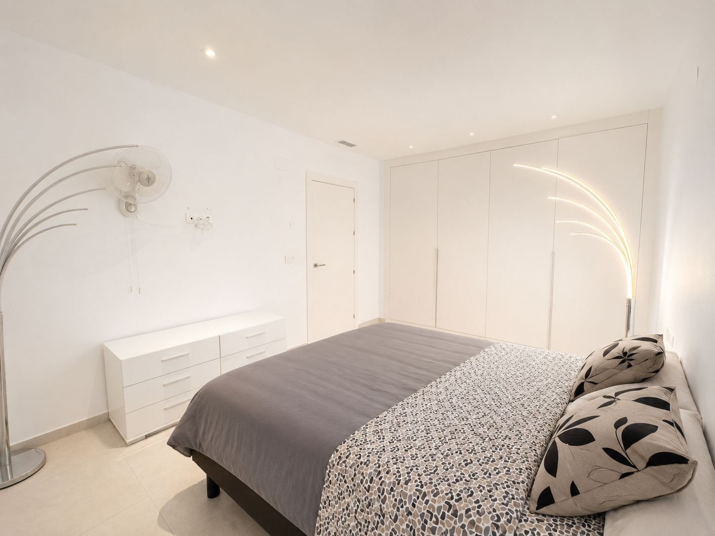 o_1jotal80o54m1r0rapm18e763j3t 4 Bedroom 4 Bathroom Villa in Benijofar - Caza De Casa