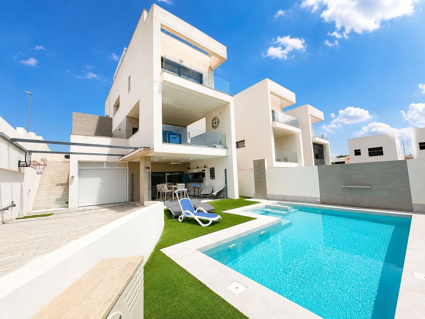 o_1jotal80ovptuce1ik714rekhn2u 4 Bedroom 4 Bathroom Villa in Benijofar - Caza De Casa