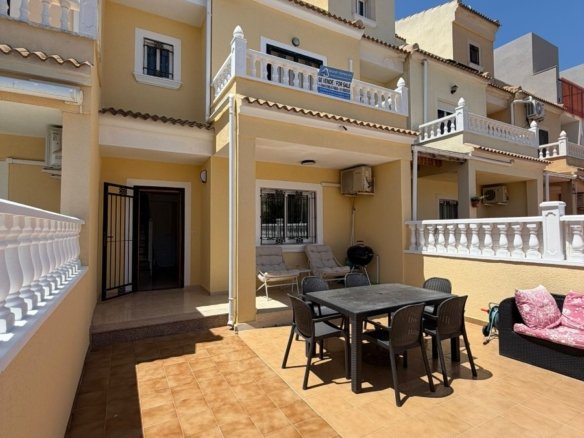 3 Bedroom 2 Bathroom Town House in Campoamor - Caza De Casa