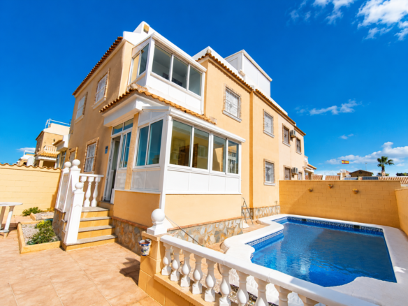3 Bedroom 2 Bathroom Town House in Rojales - Caza De Casa