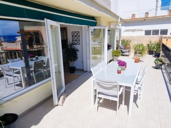 4 Bedroom 2 Bathroom Apartment in Benidorm - Caza De Casa