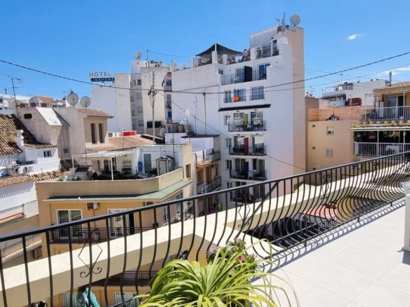 4 Bedroom 2 Bathroom Apartment in Benidorm - Caza De Casa