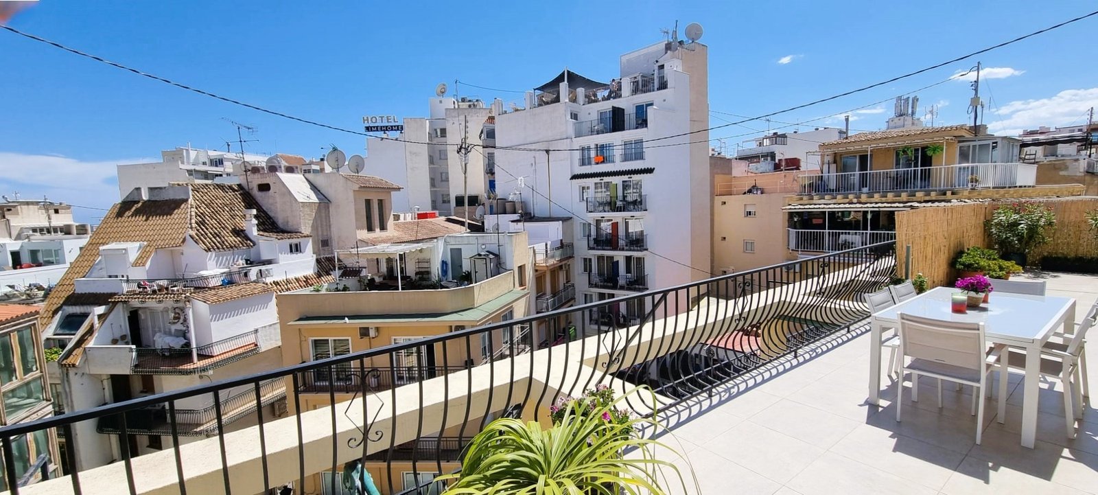 4 Bedroom 2 Bathroom Apartment in Benidorm - Caza De Casa