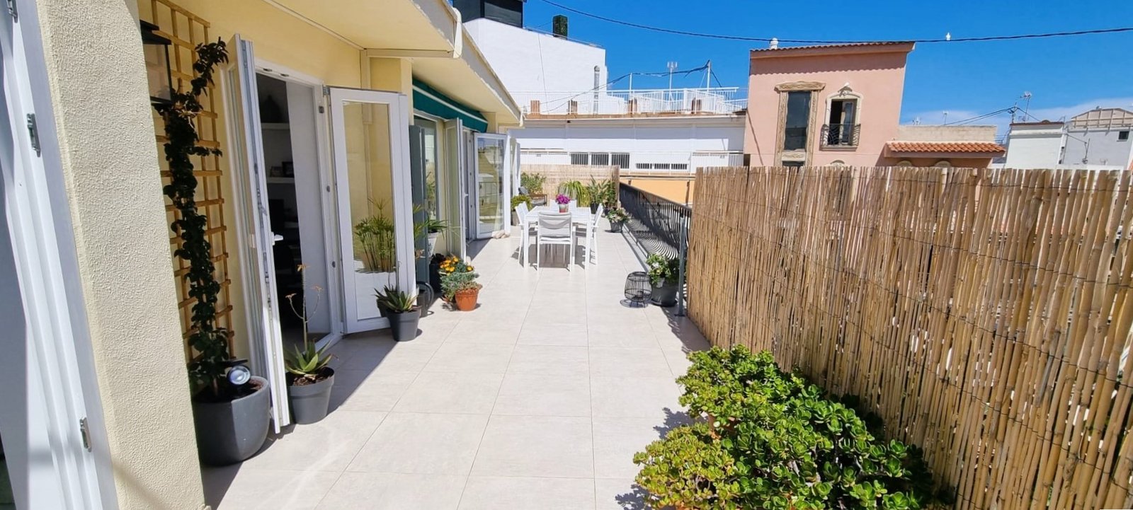 4 Bedroom 2 Bathroom Apartment in Benidorm - Caza De Casa