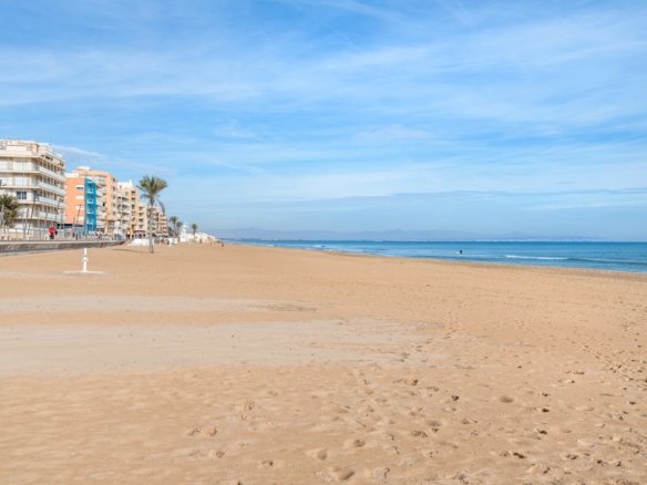 4 Bedroom 3 Bathroom Villa in Guardamar del Segura - Caza De Casa
