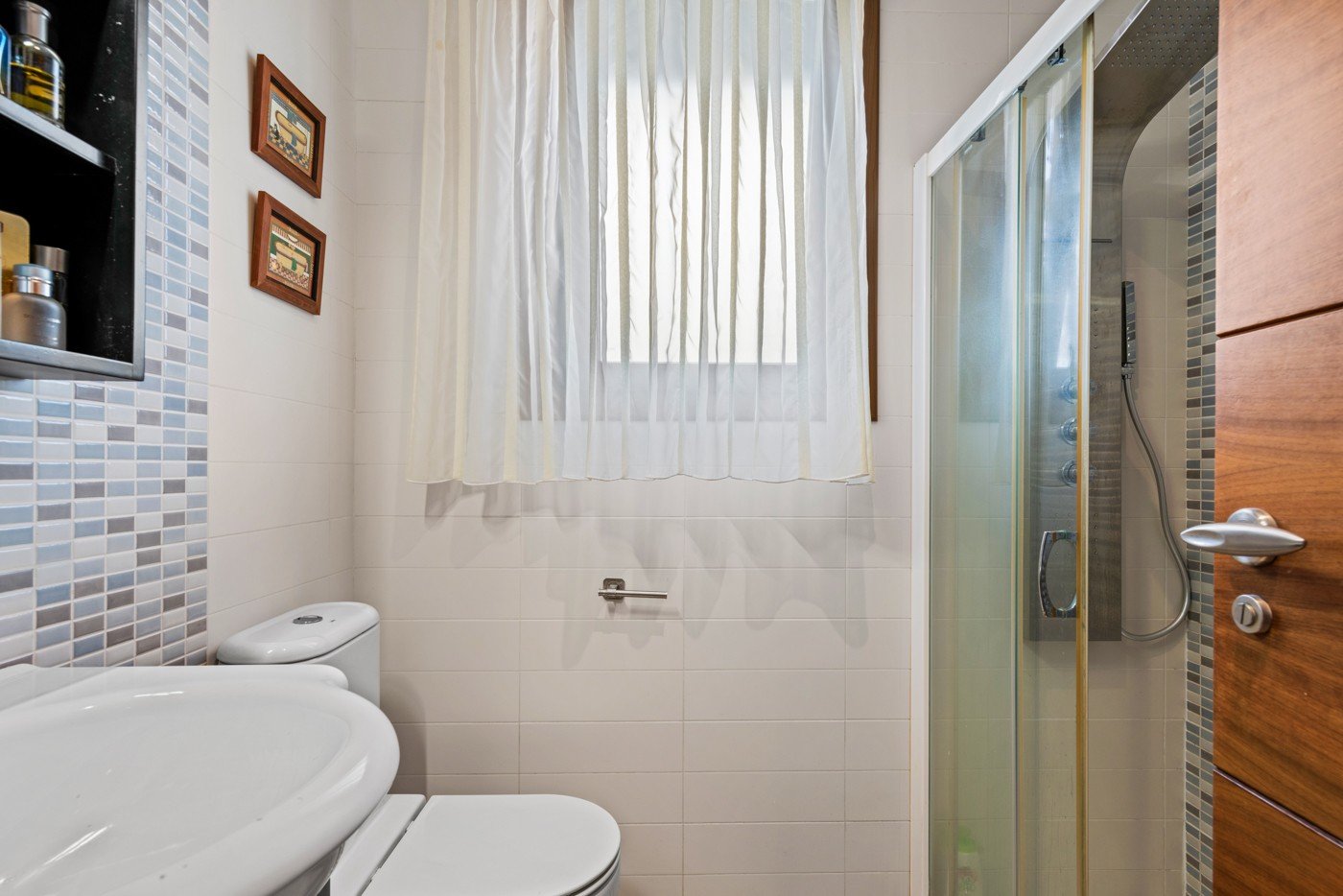 o_1js24ml2d17ftitu1fgnv2p1972q 4 Bedroom 3 Bathroom Villa in Guardamar del Segura - Caza De Casa
