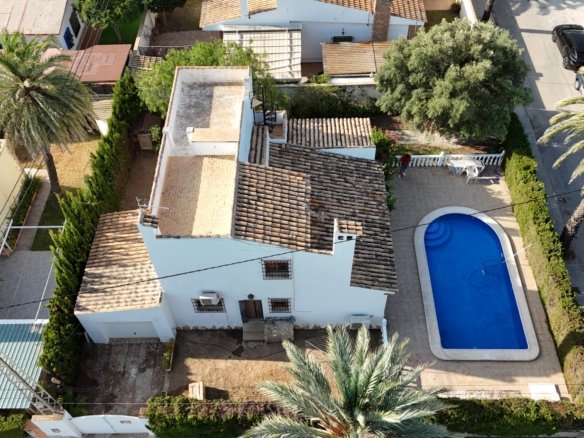 4 Bedroom 2 Bathroom Villa in Cabo Roig - Caza De Casa