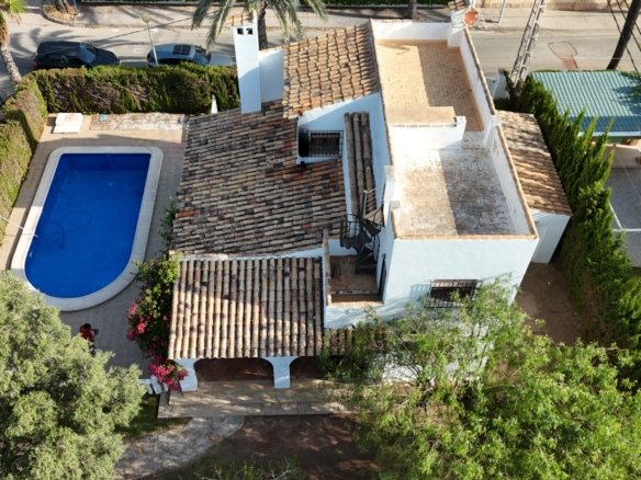 4 Bedroom 2 Bathroom Villa in Cabo Roig - Caza De Casa