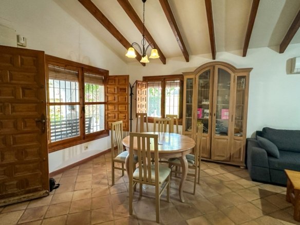 4 Bedroom 2 Bathroom Villa in Cabo Roig - Caza De Casa