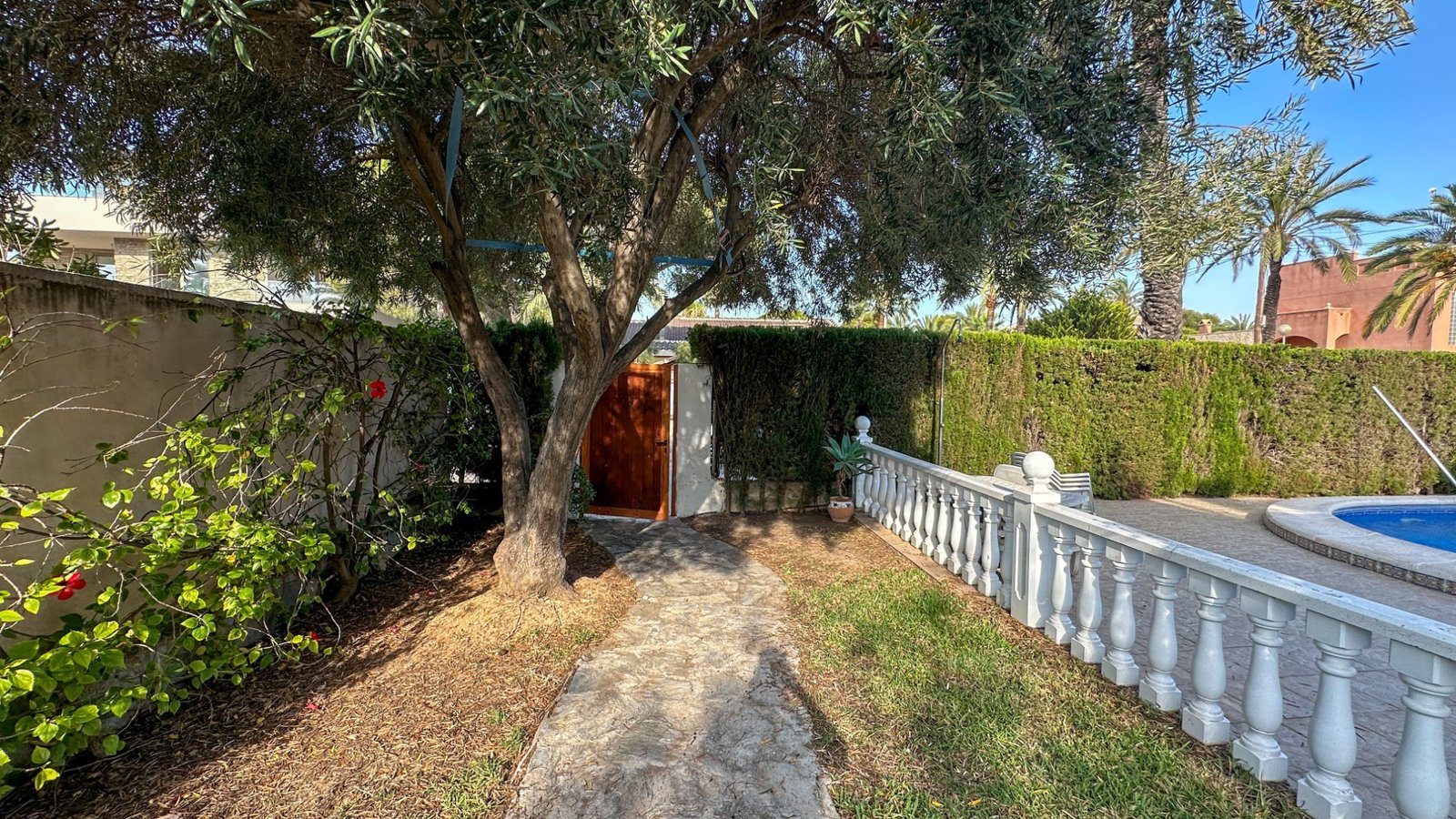4 Bedroom 2 Bathroom Villa in Cabo Roig - Caza De Casa