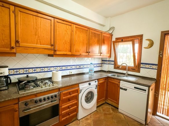 4 Bedroom 2 Bathroom Villa in Cabo Roig - Caza De Casa