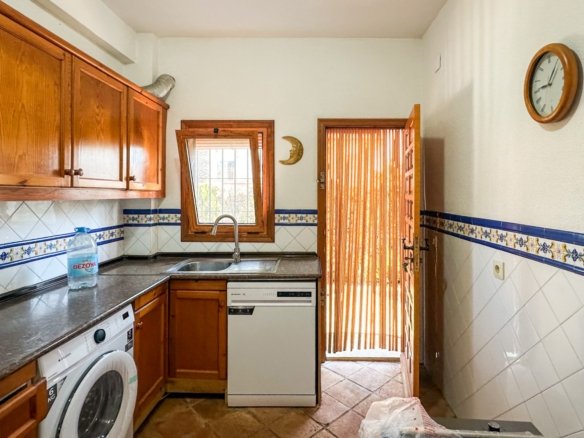 4 Bedroom 2 Bathroom Villa in Cabo Roig - Caza De Casa