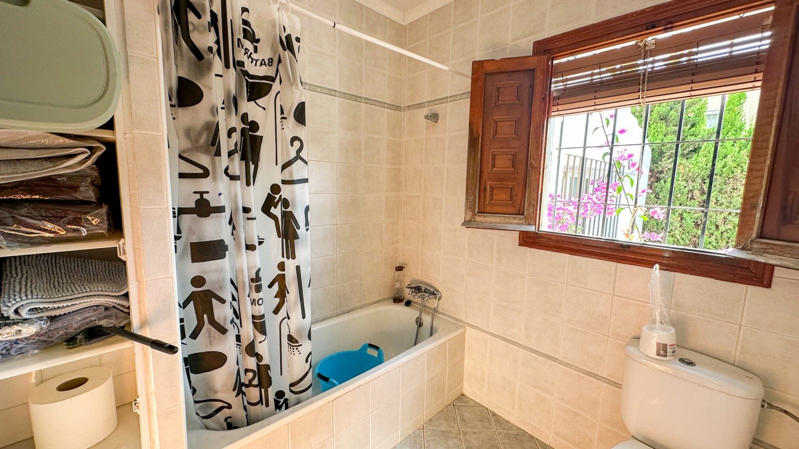 4 Bedroom 2 Bathroom Villa in Cabo Roig - Caza De Casa