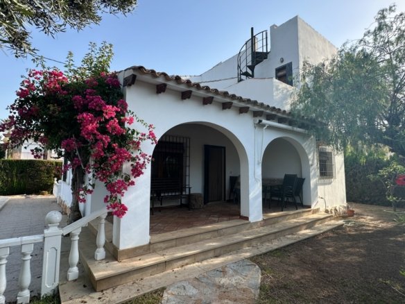 4 Bedroom 2 Bathroom Villa in Cabo Roig - Caza De Casa