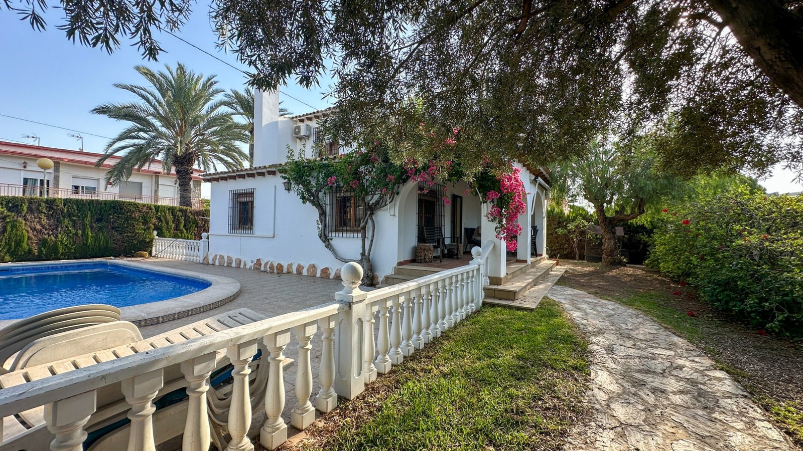 4 Bedroom 2 Bathroom Villa in Cabo Roig - Caza De Casa