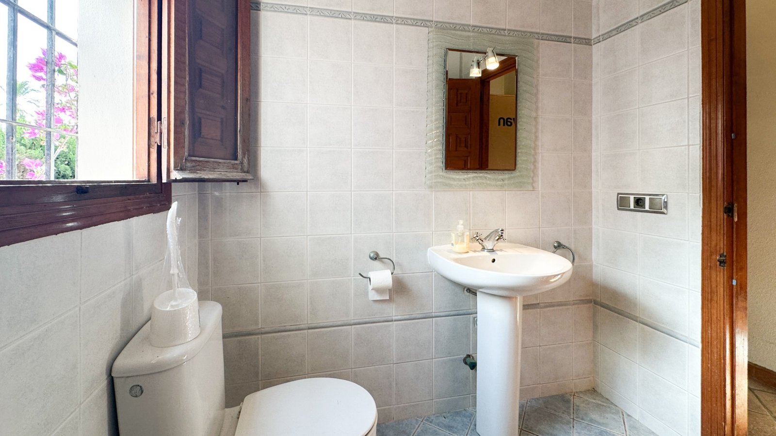 4 Bedroom 2 Bathroom Villa in Cabo Roig - Caza De Casa