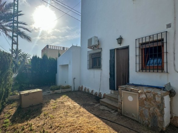 4 Bedroom 2 Bathroom Villa in Cabo Roig - Caza De Casa
