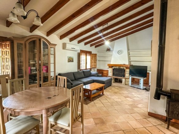 4 Bedroom 2 Bathroom Villa in Cabo Roig - Caza De Casa