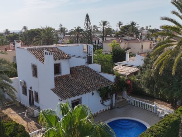 4 Bedroom 2 Bathroom Villa in Cabo Roig - Caza De Casa