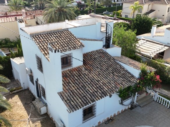 4 Bedroom 2 Bathroom Villa in Cabo Roig - Caza De Casa