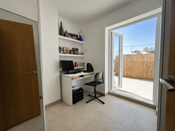 4 Bedroom 2 Bathroom Apartment in Benidorm - Caza De Casa
