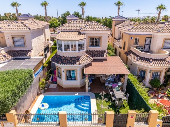 3 Bedroom 2 Bathroom Villa in Guardamar del Segura - Caza De Casa