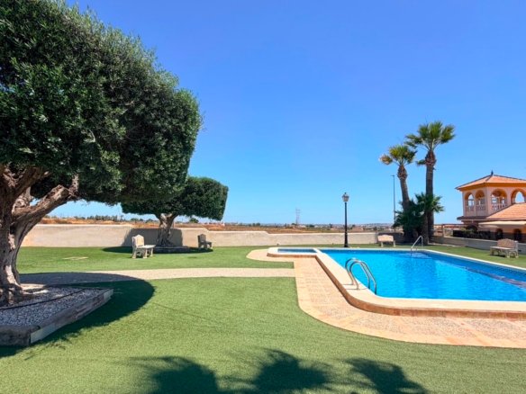 2 Bedroom 1 Bathroom Town House in Los Montesinos - Caza De Casa