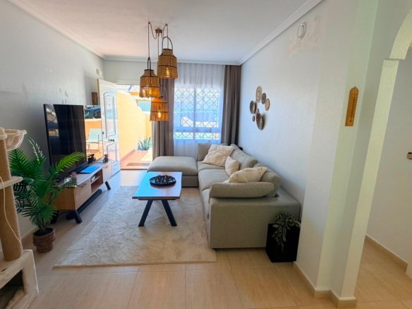 2 Bedroom 1 Bathroom Town House in Los Montesinos - Caza De Casa
