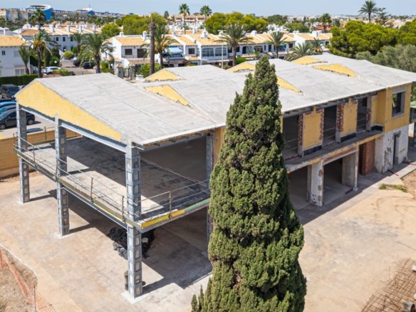 5 Bedroom 3 Bathroom Villa in Cabo Roig - Caza De Casa